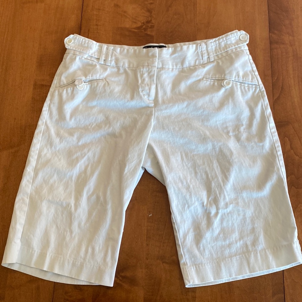 Women’s Gaviota Cassidy Fit White Bermuda Shorts